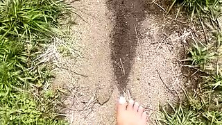 Amateur Foot Fetish Girlfriend Sucks and gives a Footjob
