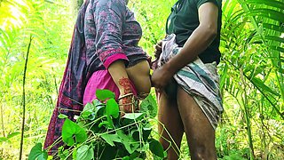 Jungle Sex in Indian Desi Aunty