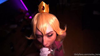 Peach Delivers Sloppy Sensual Oral Bliss in Homemade Heat
