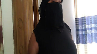Burka Aur Hijab Arab Hot Muslim Padose Bade Gand Aur Bade Stan Vale Chache Ko Tapa Thap Choda Jab Uski Kamuk