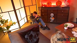 Hunt4k. hot and sultry fortune-telling porn session with perky-titted witch Vanessa Leone
