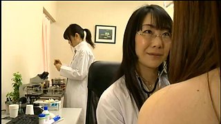 Doctor seduces her patient