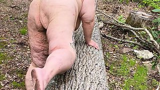 Naked and Dirty Feet She Knows How to Get You to Beat Your Meat