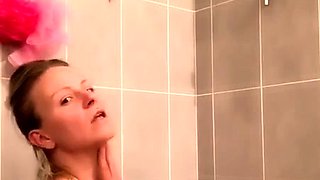 Hot amateur blonde pregnant toying her pussy solo