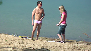 Amateur couple fucks on the beach sure about not be seen