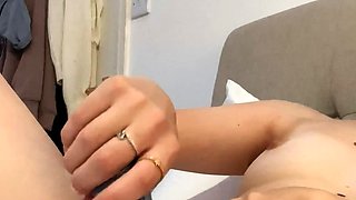 Cute amateur webcam teen girl toying pussy on webcam