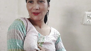 Bhabhi ji ka lipstick chus kar choda