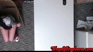 Crazy thief gets facial after smoking schlong for shoplifting
