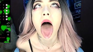 Amateur Webcam Teen Masturbates And Teases