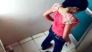 Let's spy on all natural Indian chicks pissing in the public toilet