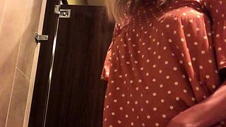 Hot amateur blonde pregnant toying her pussy solo