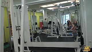 Linda Sweet In Apres Un Entrainement Intensif Dans Une Salle De Sport