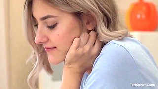 Eva Elfie - 18 Year Old Eva Masturbating With Her Milk