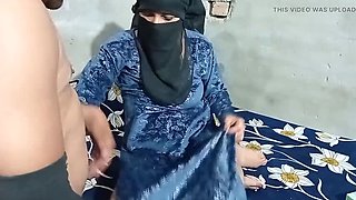 Desi Muslim Bhabhi Fingering Her Pussy Before Getting Fucked Hard by Delivery Boy