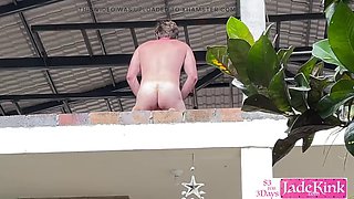 Real exhibitionist couple fucks on the balcony and flashes