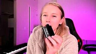 Amateur Blonde Teen Plays Solo with Toy Webcam Porn