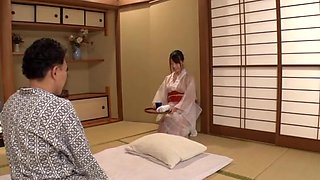 Japan mature drives man crazy with erotic massage