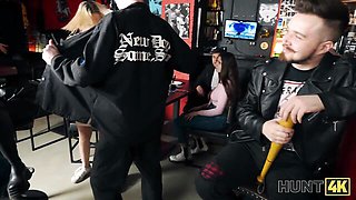 Sex proposition xxx with engaging Andrew Marshall from Hunt4k