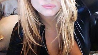 Pretty Hot Blonde Cam Babe Masturbate Solo on Cam