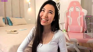 Very hot amateur thai teen girl toying her pussy on cam