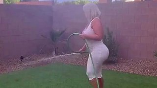 Blonde is flashing her big boobs in the outdoors