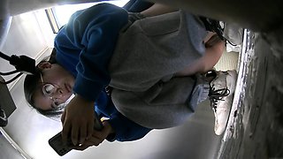 Amateur Asian Teen Fucks Her Boyfriend In a Hotel