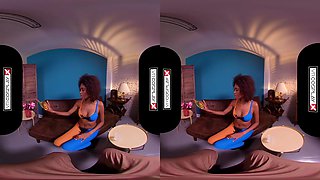 Ebony Mutant Babe Oya Wants Your Dick Professor - Vr Porn And Virtual Reality