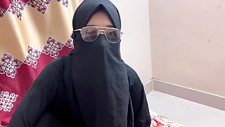 Hijabi milf provides quality homemade sex in closeup amateur scenes