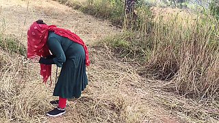 Indian Village Bhabhi Fucked Outdoors Hindi Sex Video