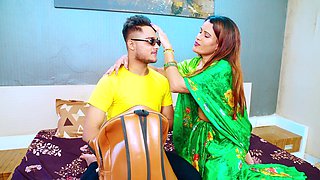 Super Hot Indian Bhabhi Playing with Her Milky Boobs