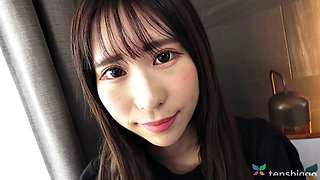 Sexy model Miss Hitomi Kanzaki shows us her bikini body