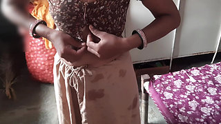 The stepsister of the native daughter-in-law of the village is changing the dirty cloth below, the brother-in-law has seen that
