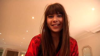 Amy, 37, has sparkling eyes... - Jacquie et Michel TV