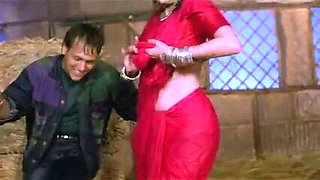 Govinda romance dulaara with Karishma Kapoor