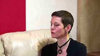 Gwen, 27, participates in rather intense antics! - Jacquie et Michel TV