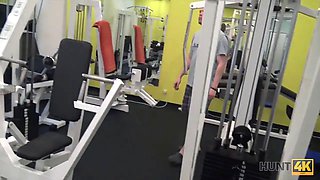 Hunt4k. impromptu pickup in the gym causes spunky sex gig