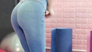 Perfect Thigh Gap Skinny Model Wet Jeans Puffy Cameltoe Round Butt!