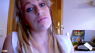Tigra: Quick Little Interview in French with the Beautiful Blonde MILF Tigra