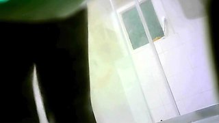 Teenie shower spy