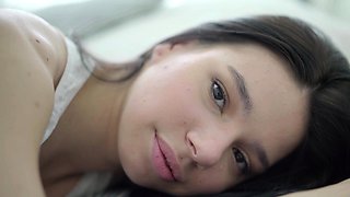 18 Virgin Sex - Beautiful Evelyn gets her cherry popped