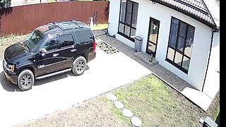 Der vollbusige Teenager erwischte BFs Schwanz im Freien!