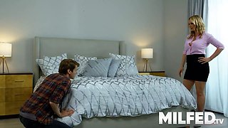 Cheating cougar seduces the teenager delivery guy - milfed