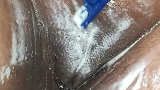 Full Shaving Video of Chubby Woman