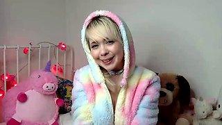 Amateur Webcam Chick Masturbates On Webcam More at