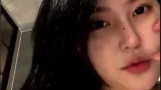 Korean beauty masturbates
