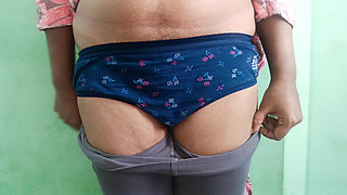 Married Mallu Aunty Showing Hot Structure Romance with Jasmine