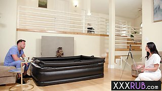 Big bootie beauty enjoys sloppy nailing