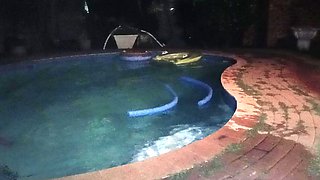 Nieghbours Wife Handjob Finger Fucking in Swimmingpool