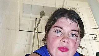 Hot stepmom fucks herself madly to squirt in the toilet