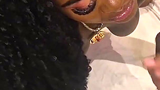 Hot Black Woman Waited for Her Lover at the Motel to Give Her Ass and Without a Condom